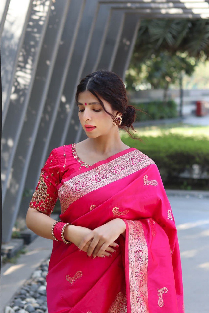✅ SPECIAL FESTIVAL ZARI WEAVING*