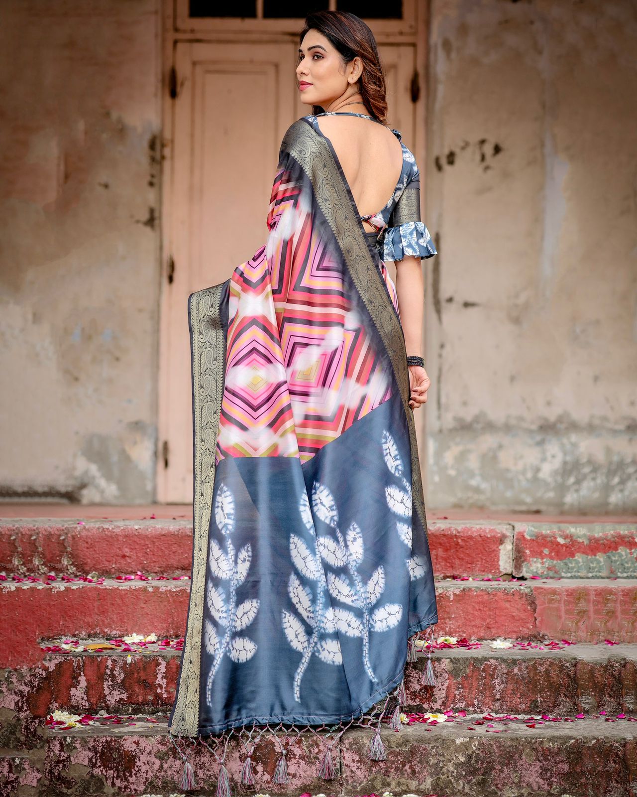 🖤✨ Elegant Striped Tussar Silk Saree
