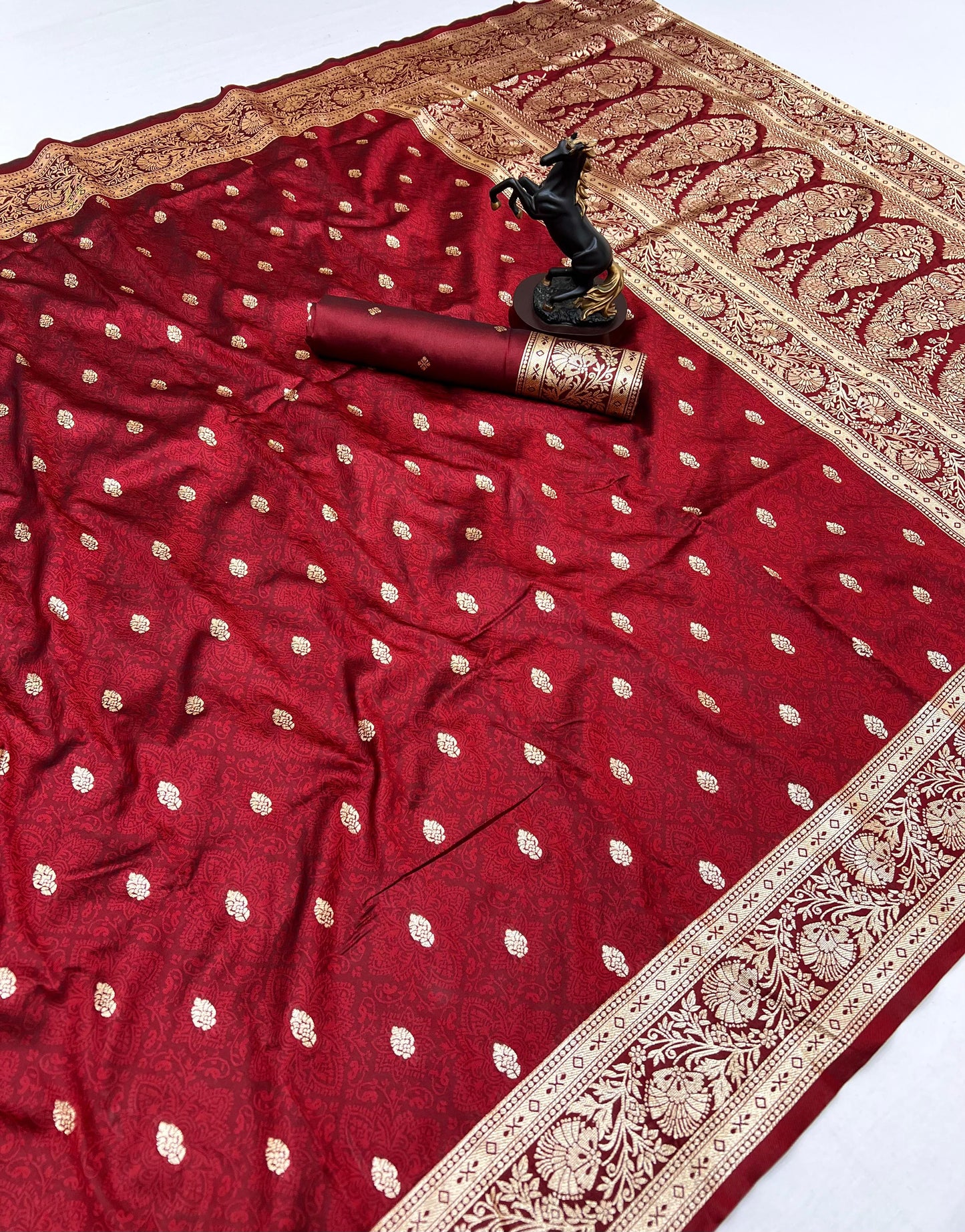 Takshashila Paithani