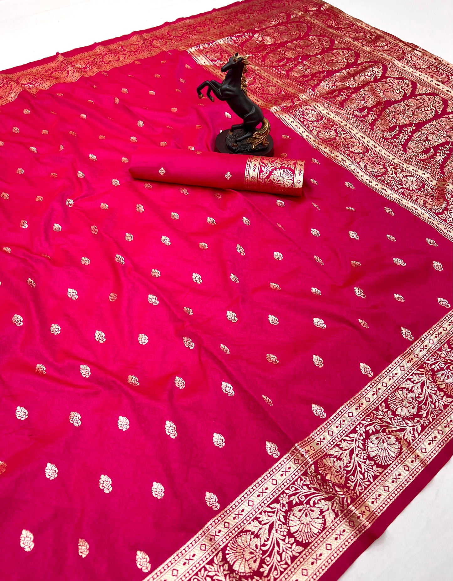 Takshashila Paithani