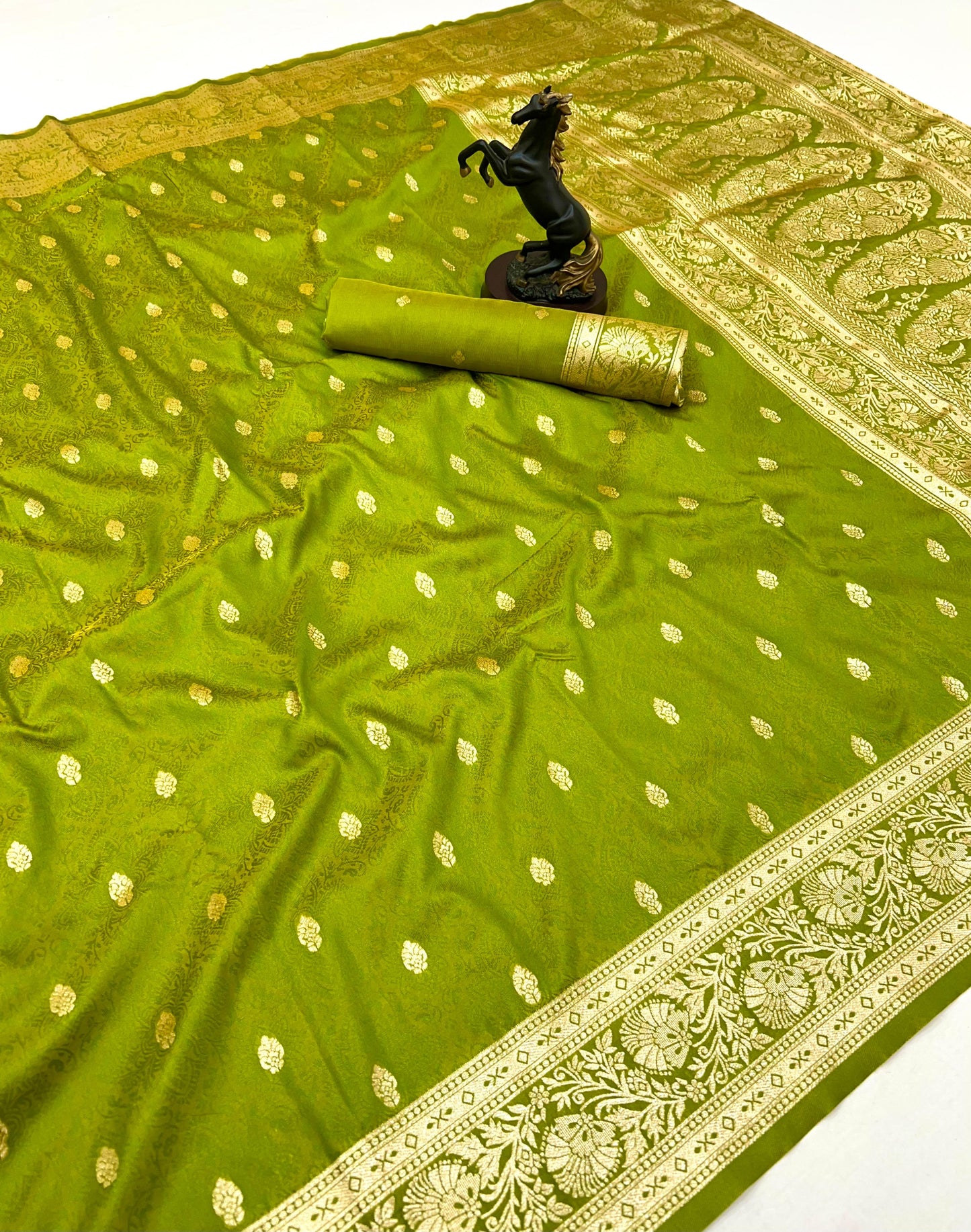 Takshashila Paithani