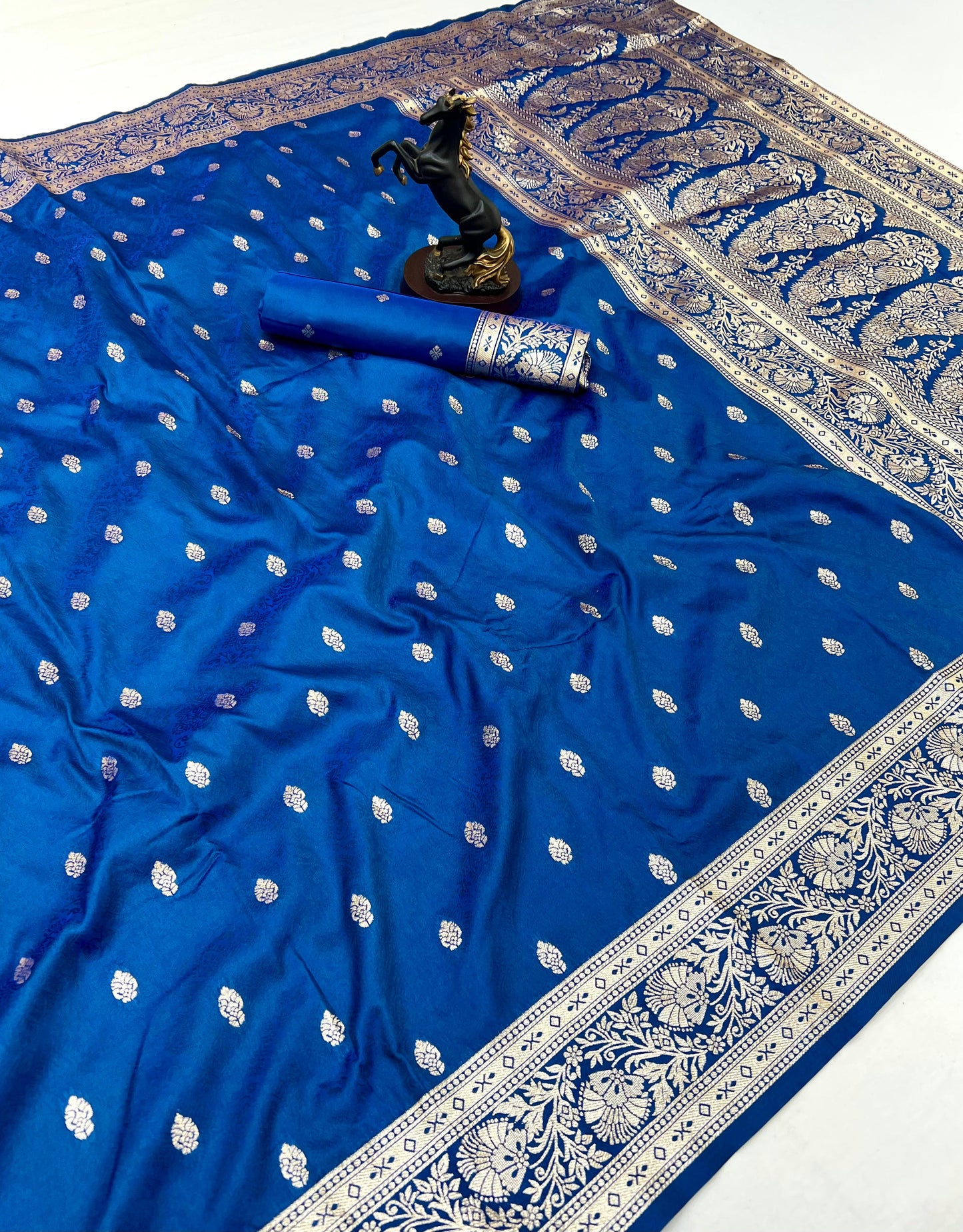 Takshashila Paithani
