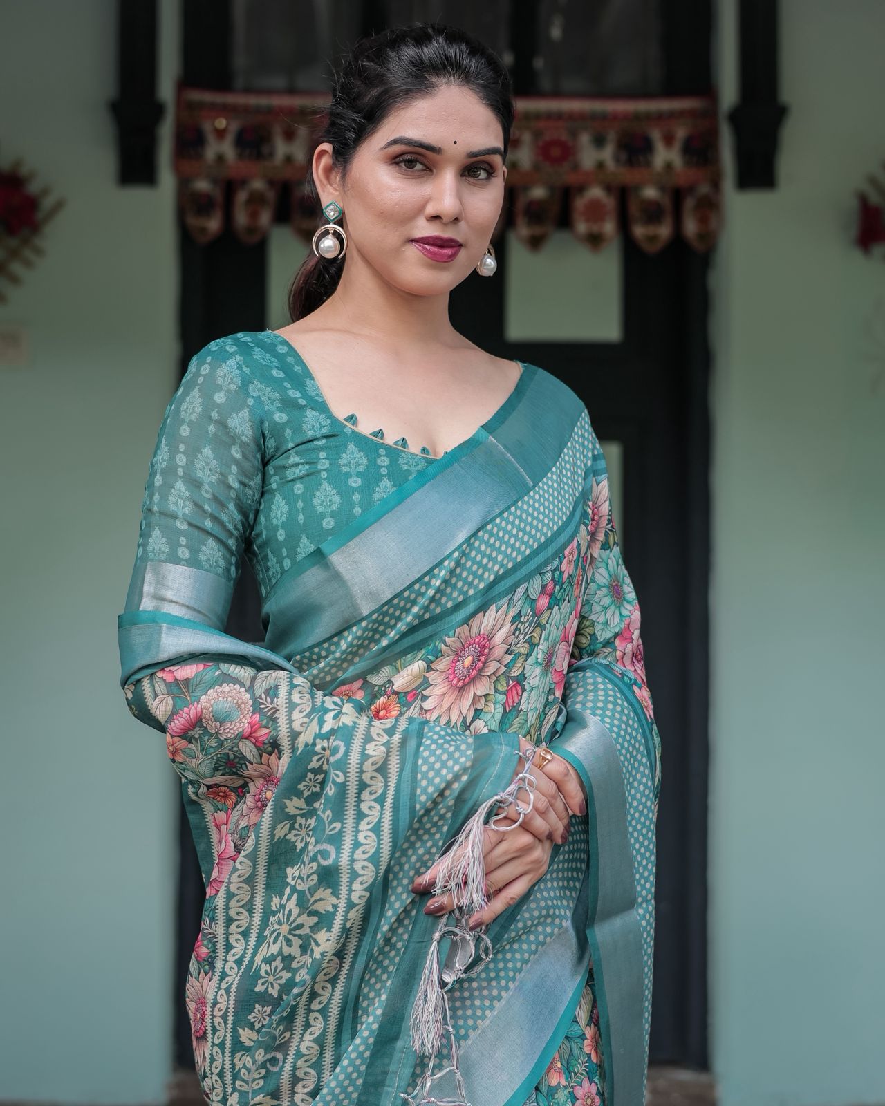 🌿 Elegant Teal Green Linen Saree 🌿