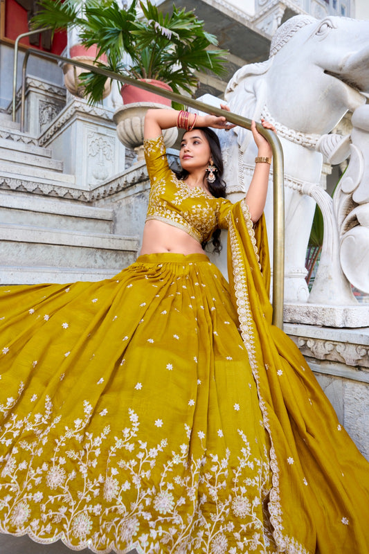 🌷 Lehenga Choli 🌷 A warm embrace of mustard elegance and artistry 🌻