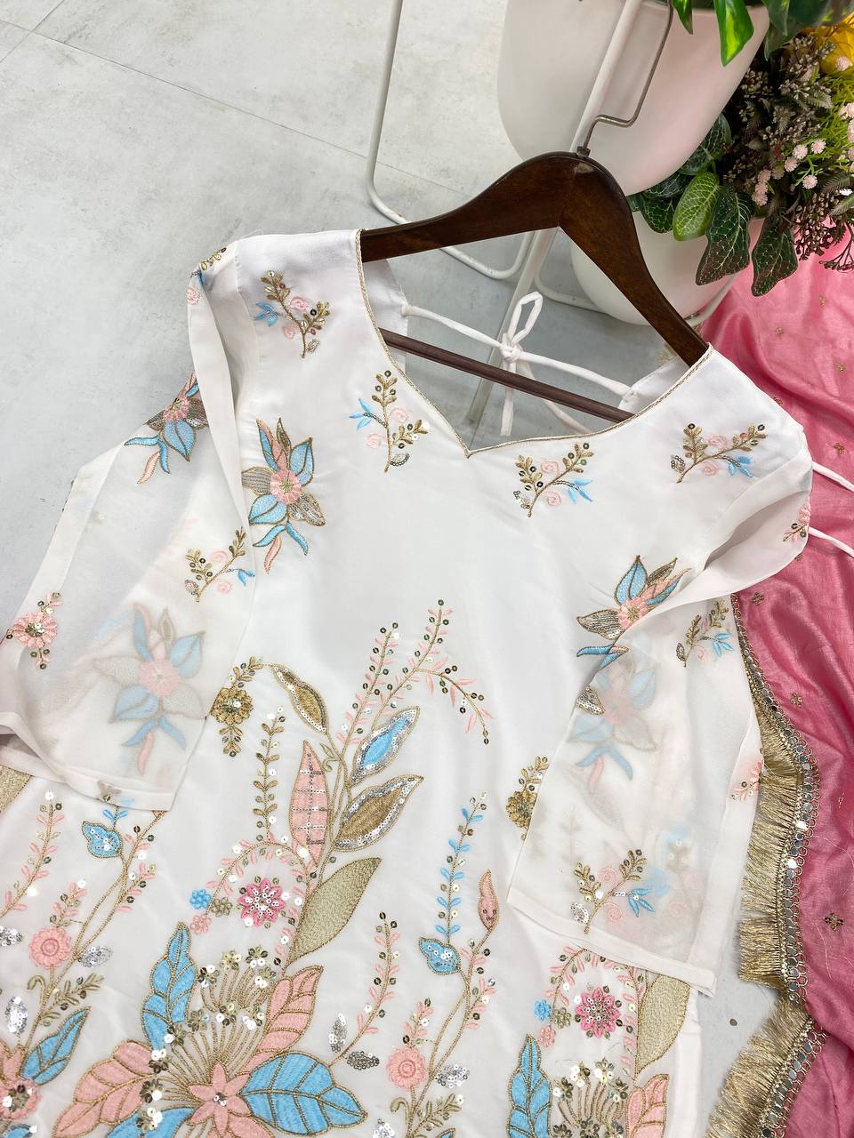*DESIGNER WEAR EMBROIDERED TOP WITHSALWAAR PAIR💝