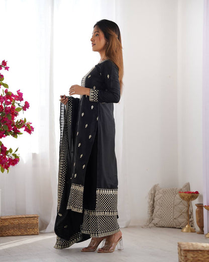 NEW BEAUTIFUL PURE CHINON SILK FABRIC STRAIGHT FIT KURTA WITH DUPPTA SET,TROUSERS,READY TO WEAR*