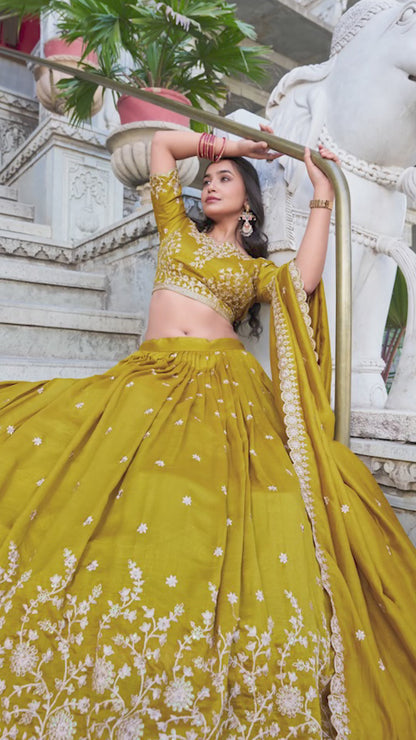 🌷 Lehenga Choli 🌷 A warm embrace of mustard elegance and artistry 🌻