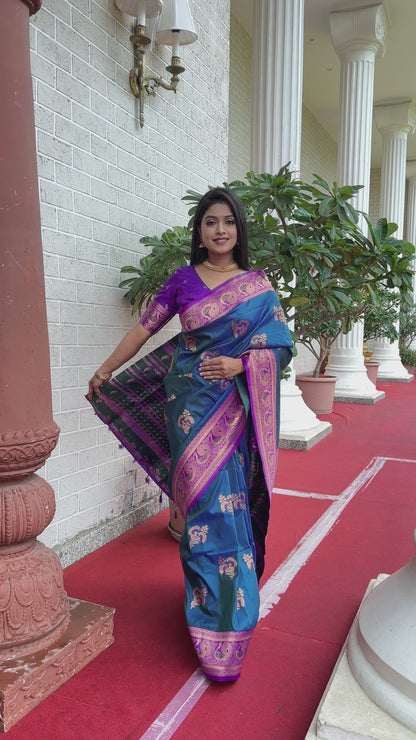 *❣️🦚Peacock hues dancing on silk threads A symphony of tradition in a Paithani saree.🦚❣️*